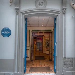 Le Faubourg Opera Hotel